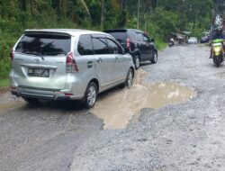 Jalan Provinsi di Sawahlunto Dibiarkan Rusak Menahun, Undang Kecelakaan Lalu Lintas