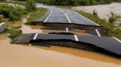 Jalan Provinsi di Pesisir Selatan Putus Diterjang Banjir