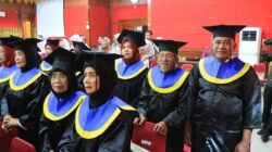 60 Lansia Kota Pariaman Diwisuda